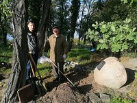 Jesienna akcja sprzątania starego cmentarza w Sokolnikach